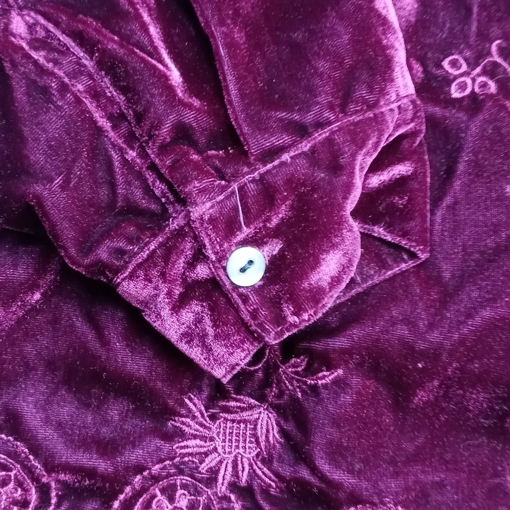 White Stag womens 26W/28W (46-48) button down velvet feel long sleeved blouse. - Picture 5 of 8